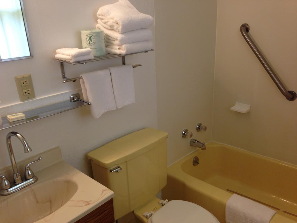 איירונווד Indianhead Motel חדר תמונה
